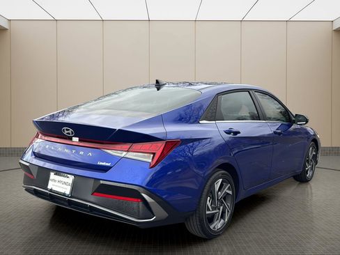 Certified 2025 Hyundai Elantra Limited image 5