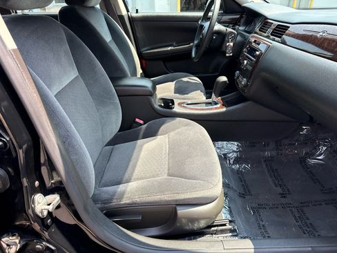 Used 2015 Chevrolet Impala LT w/ LT Sunroof Package FWD image 12