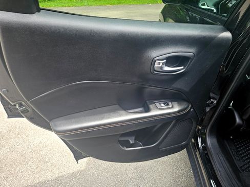 Used 2017 Jeep Compass Latitude w/ Popular Equipment Group image 23