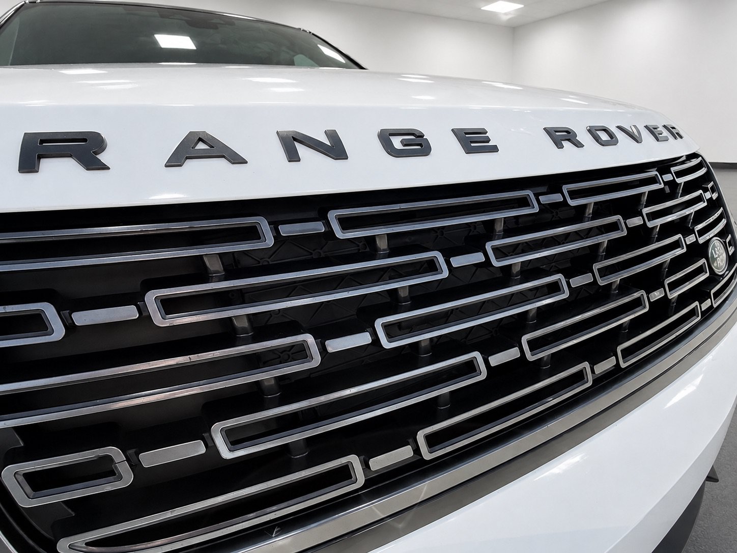 Used 2024 Land Rover Range Rover Velar Dynamic SE AWD/4WD image 11