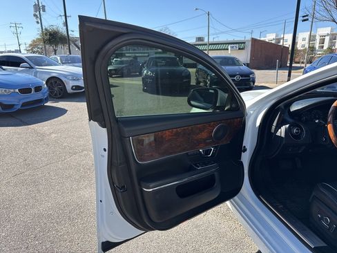 Used 2019 Jaguar XJ R-Sport image 7