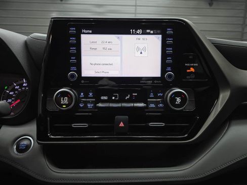 Used 2021 Toyota Highlander LE FWD image 27