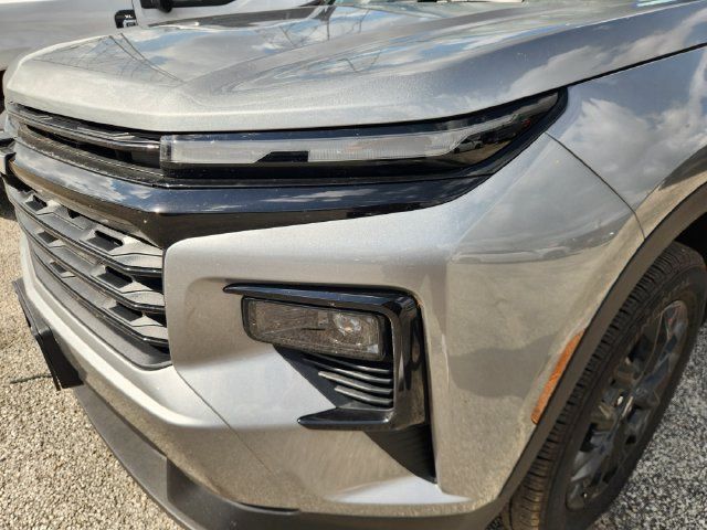 Used 2026 Chevrolet Traverse LT w/ Midnight/Sport Edition FWD image 5