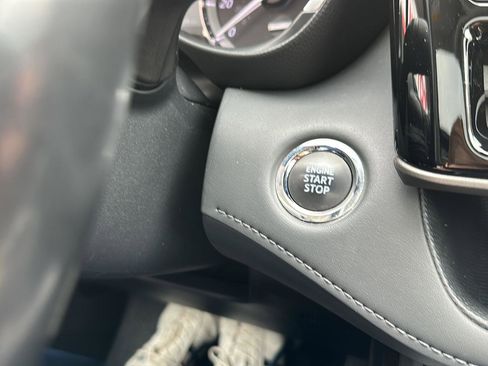 Used 2022 Toyota Highlander XLE image 43