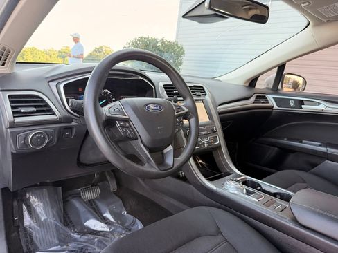 Used 2019 Ford Fusion SE FWD image 13