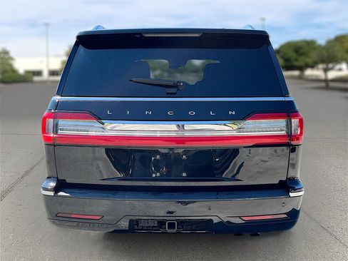 Used 2021 Lincoln Navigator Reserve image 4
