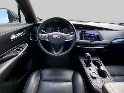 Used 2023 Cadillac XT4 Luxury w/ Cold Weather Package FWD image 6