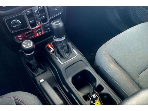 Used 2024 Jeep Wrangler Unlimited Rubicon w/ Technology Group image 18