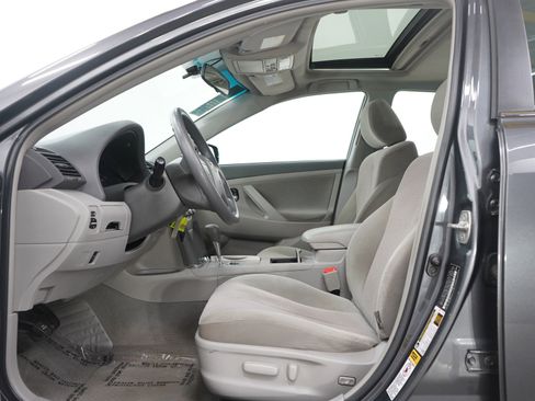 Used 2010 Toyota Camry LE image 20