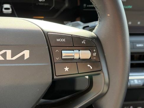 Used 2025 Kia K4 EX image 11