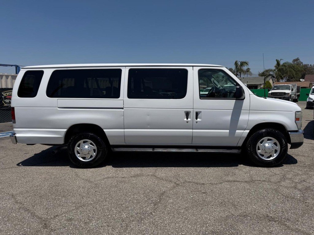 Used 2011 Ford E-350 and Econoline 350 XLT RWD image 4