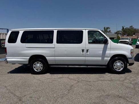 Used 2011 Ford E-350 and Econoline 350 XLT RWD image 4