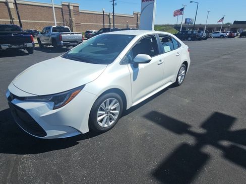 Certified 2026 Toyota Corolla LE w/ LE Premium Package FWD image 7