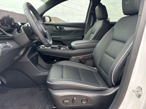 Certified 2025 Buick Enclave Sport Touring w/ LPO, All-Weather Package image 15