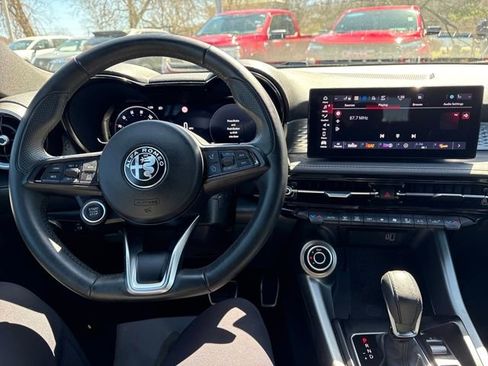 Used 2025 Alfa Romeo Tonale AWD/4WD image 20