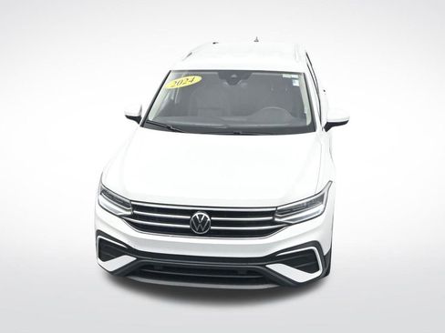 Used 2024 Volkswagen Tiguan SE image 24