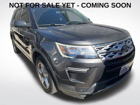 Used 2018 Ford Explorer XLT image 1