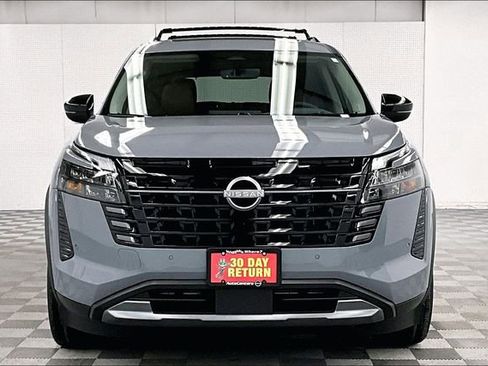 New 2026 Nissan Pathfinder Platinum image 16