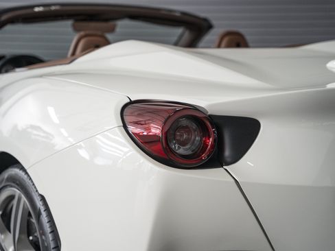 Used 2021 Ferrari Portofino RWD image 16