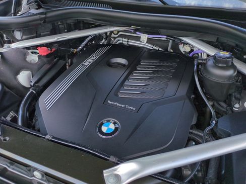 Used 2022 BMW X7 xDrive40i w/ M Sport Package AWD/4WD image 33
