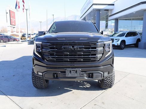 Used 2022 GMC Sierra 1500 Elevation w/ LPO, Elevation Black Package image 9