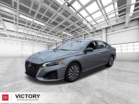 Used 2025 Nissan Altima 2.5 SV FWD image 7