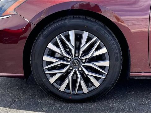 Certified 2024 Nissan Altima 2.5 SV FWD image 8