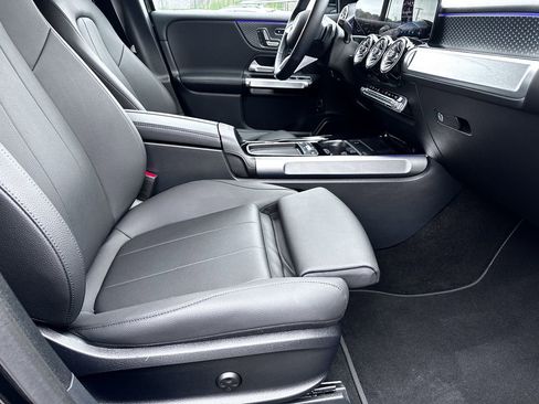 Used 2025 Mercedes-Benz GLB 250 4MATIC image 36