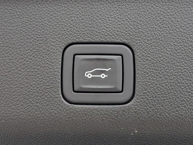 Used 2025 GMC Yukon XL AT4 AWD/4WD image 31