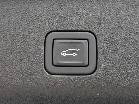 Used 2025 GMC Yukon XL AT4 AWD/4WD image 31