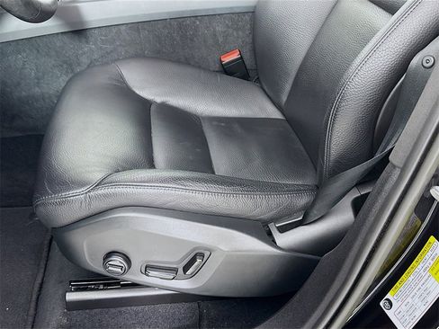 Used 2023 Volvo XC60 T8 Plus image 21