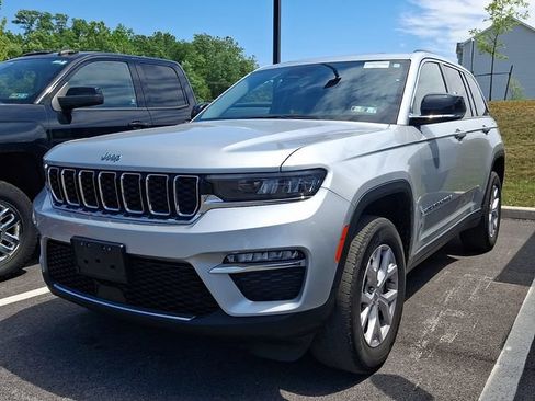 Used 2022 Jeep Grand Cherokee Limited AWD/4WD image 3