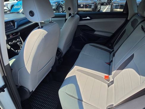 Used 2024 Volkswagen Taos SE w/ Panoramic Sunroof Package FWD image 11