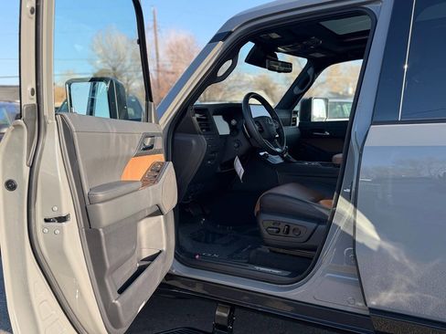 Used 2025 Lexus GX 550 image 57