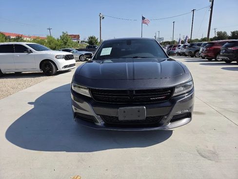 Used 2019 Dodge Charger SXT w/ Blacktop Package RWD image 2