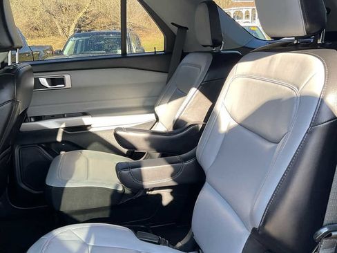 Used 2021 Ford Explorer XLT w/ Equipment Group 202A AWD/4WD image 45