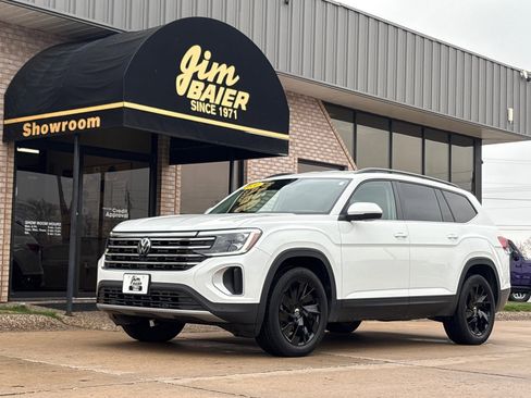 Used 2024 Volkswagen Atlas SE image 1