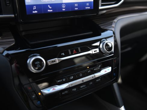 Used 2023 Ford Explorer Limited w/ Equipment Group 301A image 21