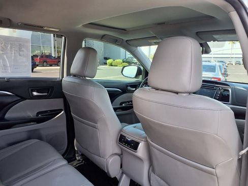 Used 2019 Toyota Highlander Limited AWD/4WD image 21