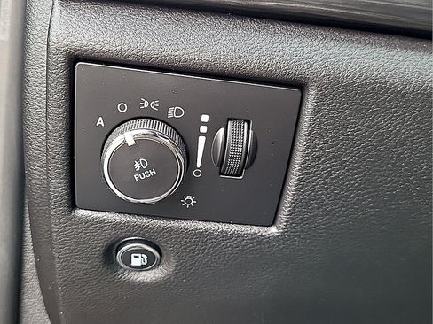 Used 2019 Jeep Grand Cherokee Altitude AWD/4WD image 22