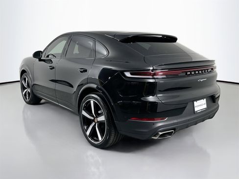 Certified 2025 Porsche Cayenne Coupe image 3