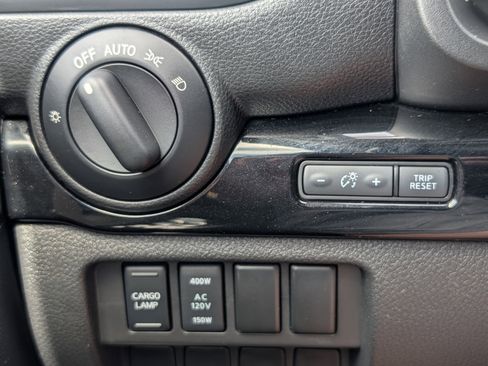 Used 2024 Nissan Titan SV w/ SV Convenience Package AWD/4WD image 21