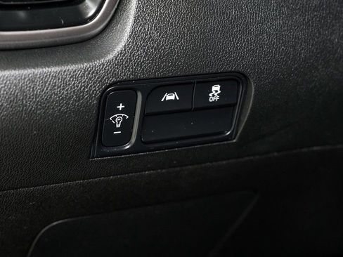 Used 2023 Kia Sorento LX image 10