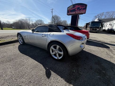 Used 2006 Pontiac Solstice Convertible w/ Premium Package image 2