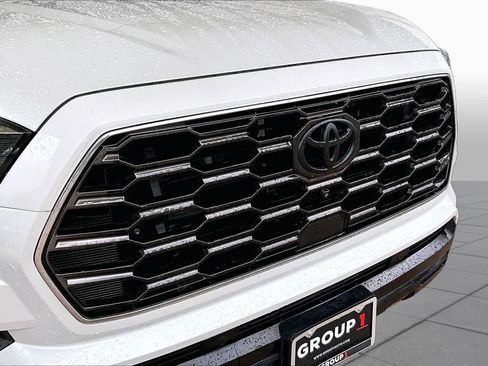 Used 2024 Toyota Sequoia Platinum AWD/4WD image 27