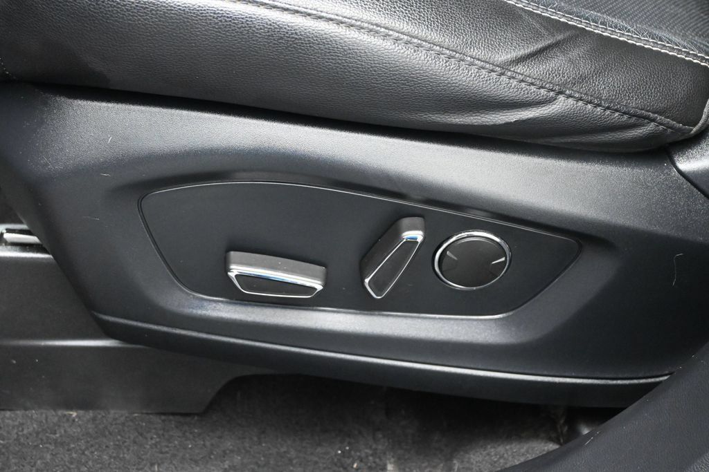 Used 2020 Ford Explorer ST AWD/4WD image 12