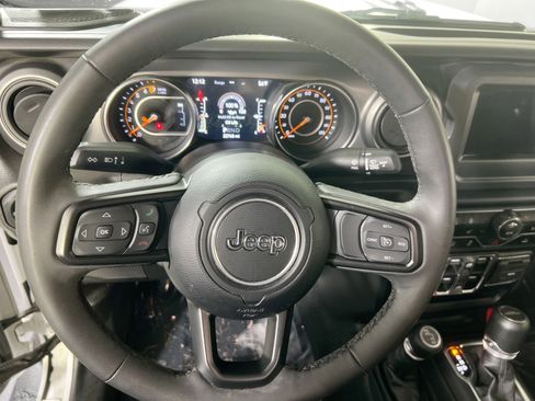 Used 2023 Jeep Gladiator Willys image 11