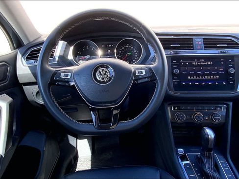 Used 2021 Volkswagen Tiguan SE FWD image 14
