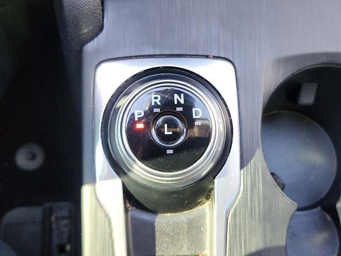 Used 2021 Ford Escape SE w/ SE Sport Appearance Package image 25