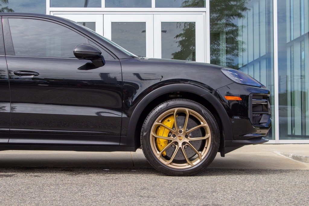 Used 2024 Porsche Cayenne Turbo GT AWD/4WD image 5